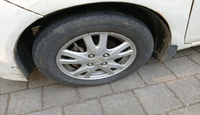 2012 Honda Brio V MT, Petrol, Manual, 89,874 km, tyre