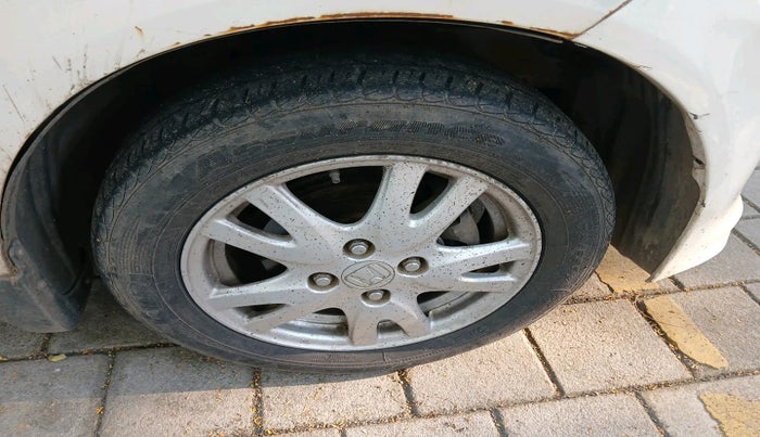 2012 Honda Brio V MT, Petrol, Manual, 89,874 km, tyre