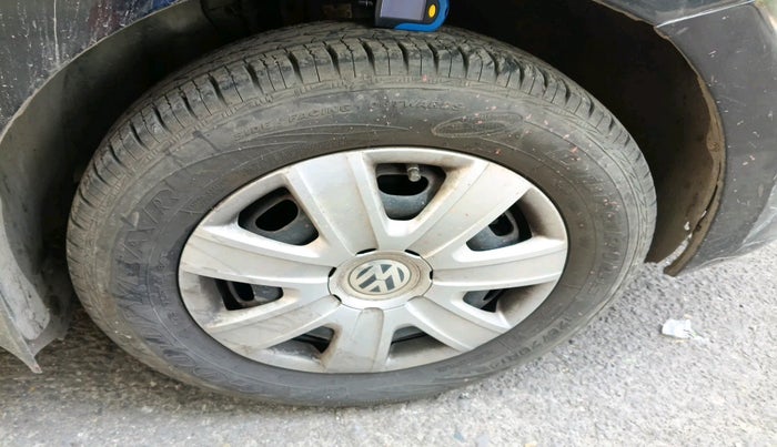 2011 Volkswagen Vento TRENDLINE 1.6, Petrol, Manual, 76,302 km, tyre