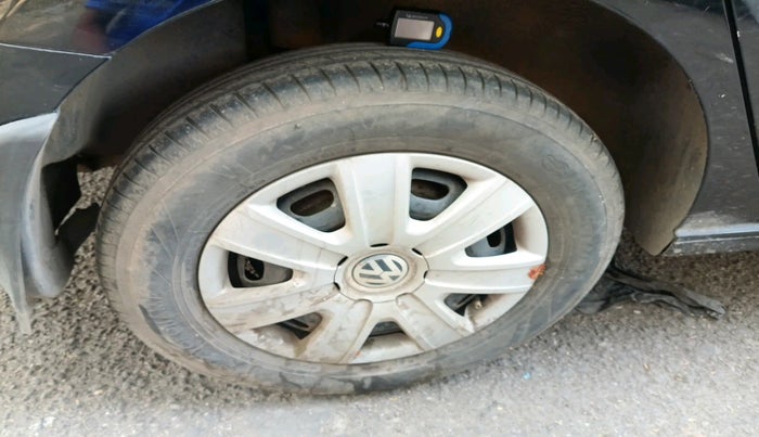 2011 Volkswagen Vento TRENDLINE 1.6, Petrol, Manual, 76,302 km, tyre