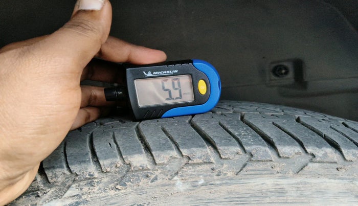 2020 Tata Hexa XTA 4X2 7 STR, Diesel, Automatic, 1,54,118 km, tyre