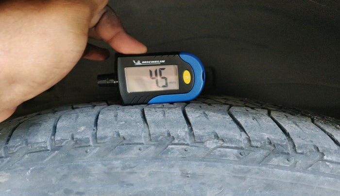 2020 Tata Hexa XTA 4X2 7 STR, Diesel, Automatic, 1,54,118 km, tyre