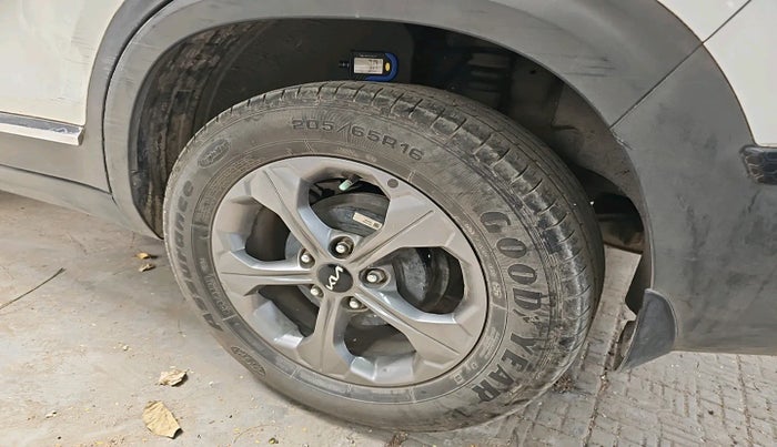 2021 KIA SELTOS HTK PLUS 1.5, Petrol, Manual, 38,931 km, tyre