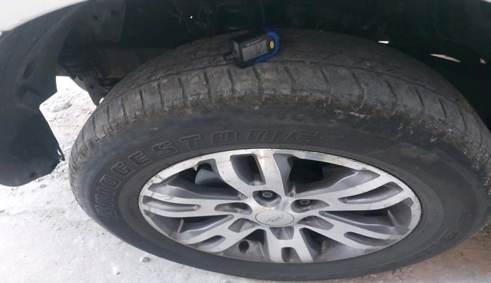 2016 Ford Endeavour TITANIUM 2.2 4X2 AT, Diesel, Automatic, 1,30,478 km, tyre