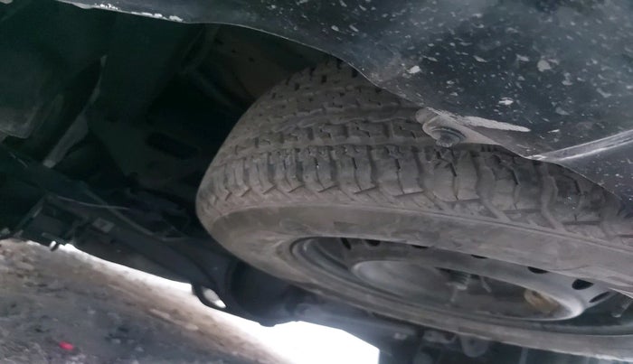 2016 Ford Endeavour TITANIUM 2.2 4X2 AT, Diesel, Automatic, 1,30,478 km, tyre