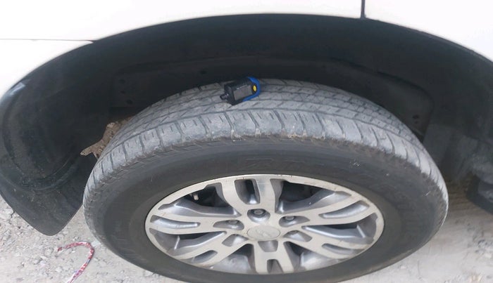 2016 Ford Endeavour TITANIUM 2.2 4X2 AT, Diesel, Automatic, 1,30,478 km, tyre