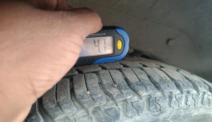 2010 Maruti Zen Estilo LXI CNG, Petrol, Manual, 1,91,970 km, tyre