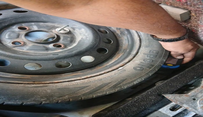 2014 Maruti Wagon R 1.0 VXI, Petrol, Manual, 71,772 km, tyre