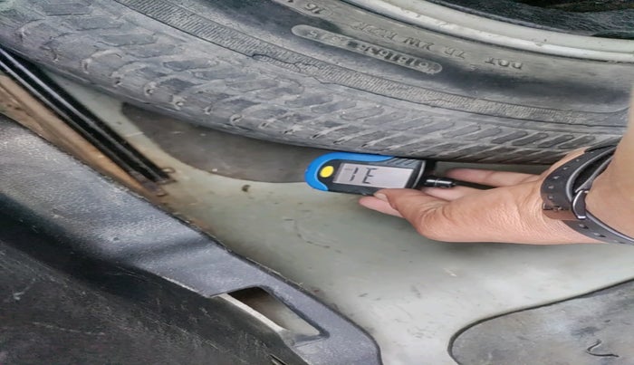 2013 Hyundai New Elantra 1.6 SX AT DIESEL, Diesel, Automatic, 1,08,066 km, tyre