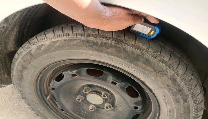 2011 Volkswagen Vento HIGHLINE PETROL AT, Petrol, Automatic, 1,23,638 km, tyre