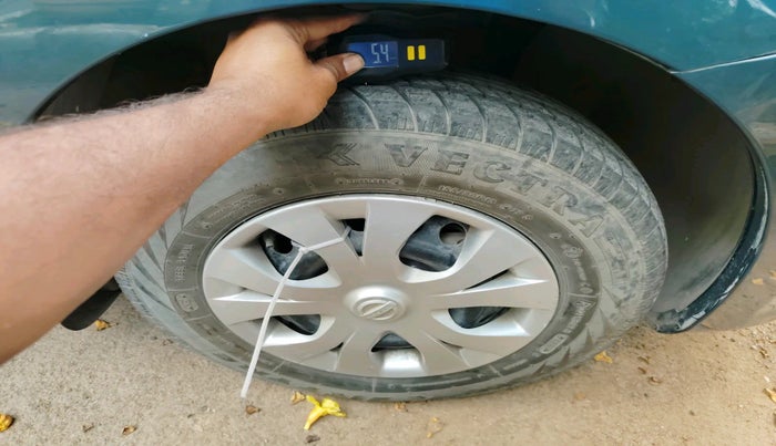 2013 Nissan Micra Active XV, Petrol, Manual, 42,894 km, tyre