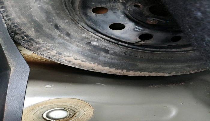 2014 Maruti Swift VXI, Petrol, Manual, 28,132 km, tyre