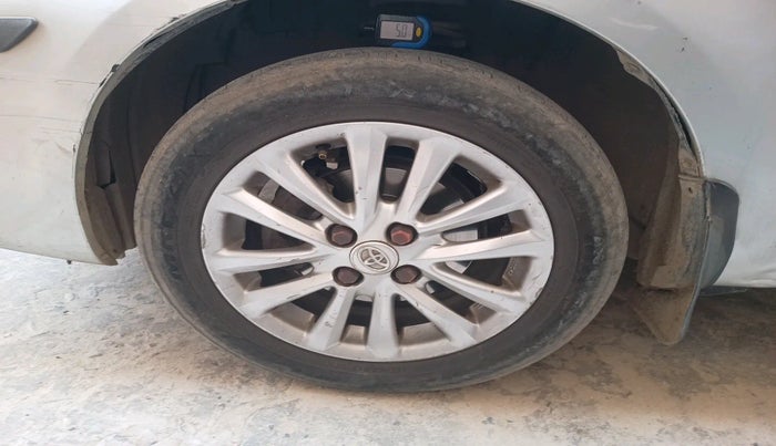 2011 Toyota Etios Liva V, Petrol, Manual, 1,30,930 km, tyre