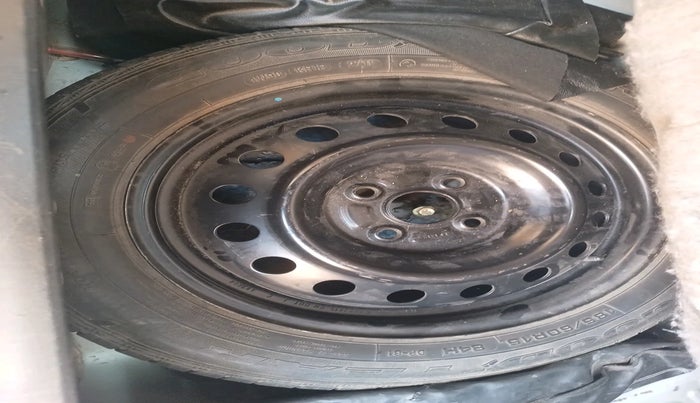 2011 Toyota Etios Liva V, Petrol, Manual, 1,30,930 km, tyre