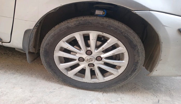 2011 Toyota Etios Liva V, Petrol, Manual, 1,30,930 km, tyre