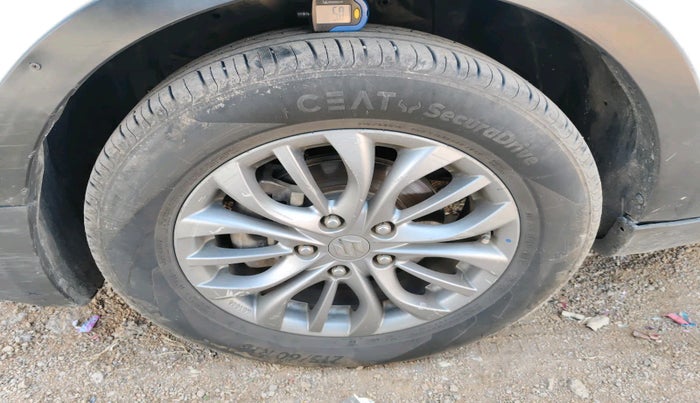 2016 Maruti S Cross ALPHA 1.3, Diesel, Manual, 1,53,673 km, tyre