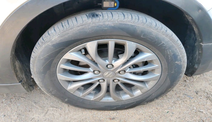 2016 Maruti S Cross ALPHA 1.3, Diesel, Manual, 1,53,673 km, tyre