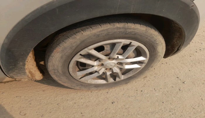 2019 Renault TRIBER RXL MT, Petrol, Manual, 1,11,684 km, tyre