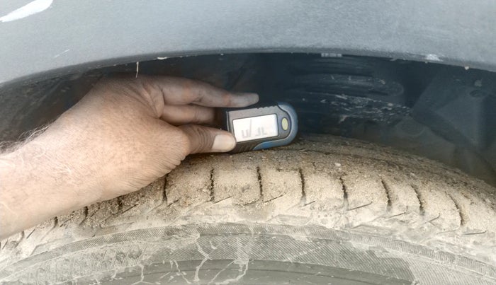 2019 Mahindra XUV300 W8 (O) 1.5 DIESEL, Diesel, Manual, 1,09,294 km, tyre