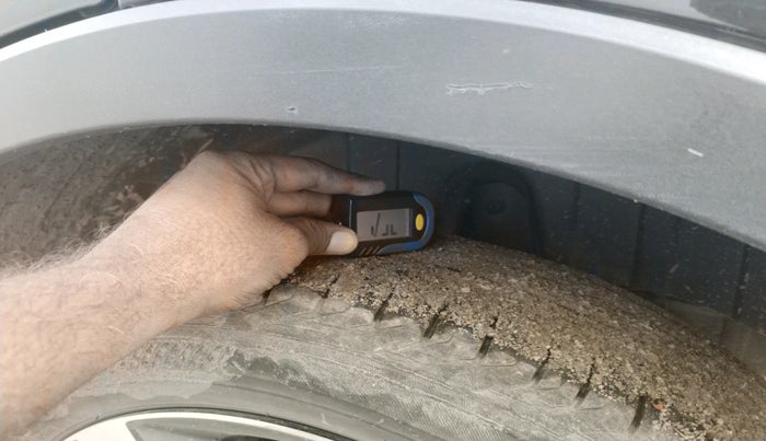 2019 Mahindra XUV300 W8 (O) 1.5 DIESEL, Diesel, Manual, 1,09,294 km, tyre