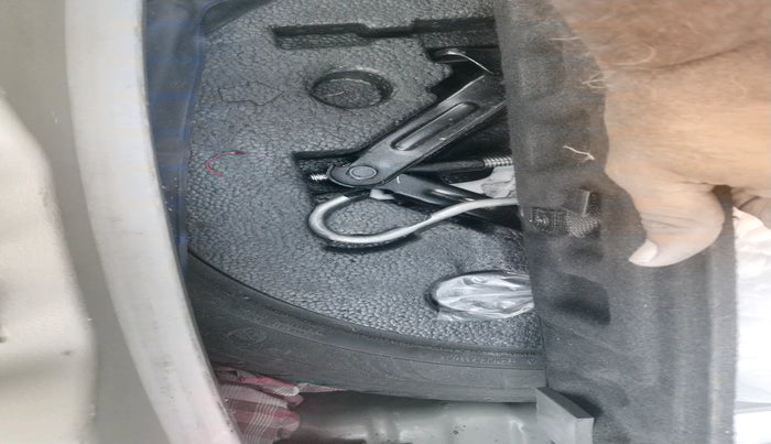 2019 Mahindra XUV300 W8 (O) 1.5 DIESEL, Diesel, Manual, 1,09,294 km, tyre