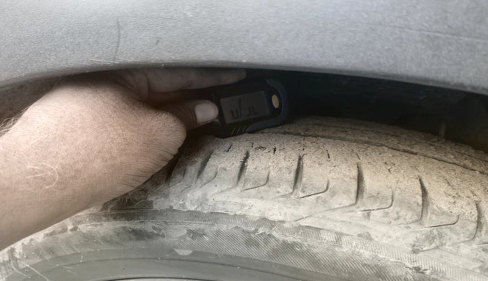 2019 Mahindra XUV300 W8 (O) 1.5 DIESEL, Diesel, Manual, 1,09,294 km, tyre