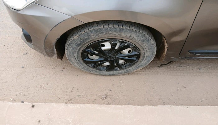 2019 Maruti Swift LXI, Petrol, Manual, 1,35,607 km, tyre