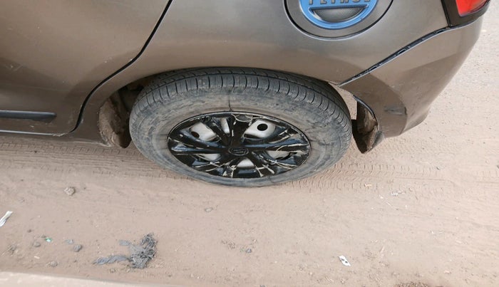 2019 Maruti Swift LXI, Petrol, Manual, 1,35,607 km, tyre