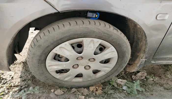 2014 Honda Brio S MT, Petrol, Manual, 70,100 km, tyre