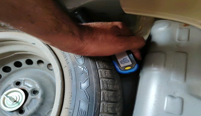 2014 Honda Brio S MT, Petrol, Manual, 70,100 km, tyre