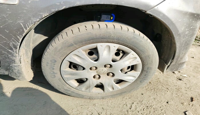 2014 Honda Brio S MT, Petrol, Manual, 70,100 km, tyre