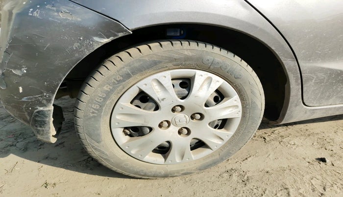 2014 Honda Brio S MT, Petrol, Manual, 70,100 km, tyre