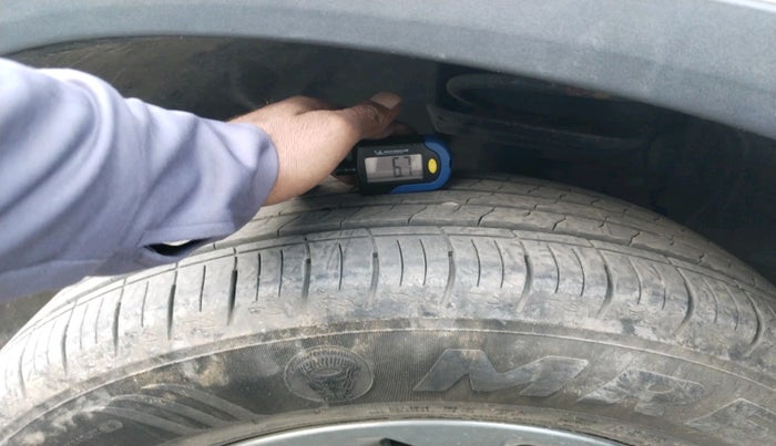 2025 Tata Safari PURE PLUS, Diesel, Manual, 13,998 km, tyre