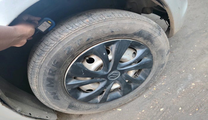 2011 Maruti Swift Dzire LXI, Petrol, Manual, 1,04,712 km, tyre