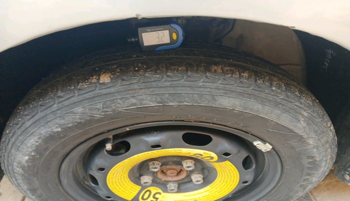 2015 Volkswagen Vento HIGHLINE DIESEL 1.5, Diesel, Manual, 1,55,704 km, tyre