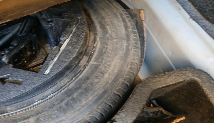 2015 Volkswagen Vento HIGHLINE DIESEL 1.5, Diesel, Manual, 1,55,704 km, tyre