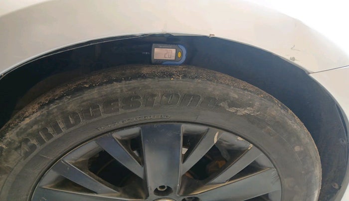 2015 Volkswagen Vento HIGHLINE DIESEL 1.5, Diesel, Manual, 1,55,704 km, tyre