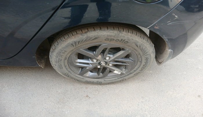 2021 Hyundai GRAND I10 NIOS SPORTZ AMT 1.2 KAPPA VTVT, Petrol, Automatic, 21,494 km, tyre