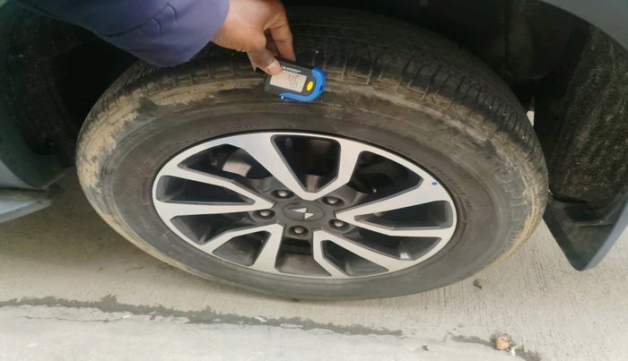 2023 Mahindra SCORPIO-N Z8 PETROL AT 7 STR, Petrol, Automatic, 25,280 km, tyre