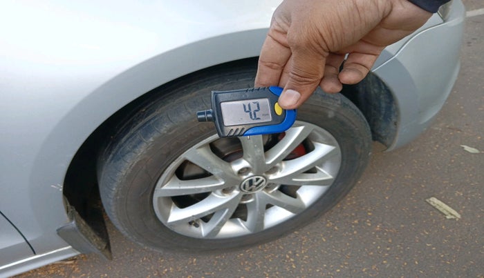 2014 Volkswagen Jetta COMFORTLINE TDI, Diesel, Manual, 1,34,249 km, tyre