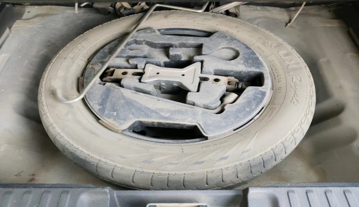 2016 Maruti Vitara Brezza ZDI PLUS, Diesel, Manual, 2,23,867 km, tyre