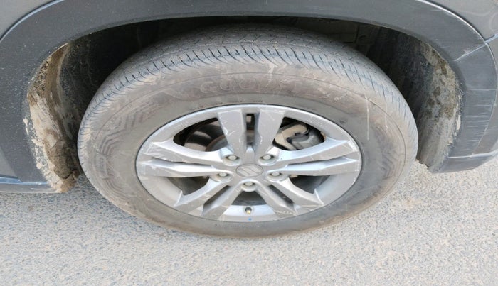 2016 Maruti Vitara Brezza ZDI PLUS, Diesel, Manual, 2,23,867 km, tyre