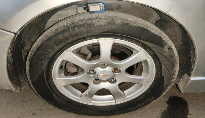 2011 Chevrolet Cruze LTZ AT, Diesel, Automatic, 1,12,441 km, tyre