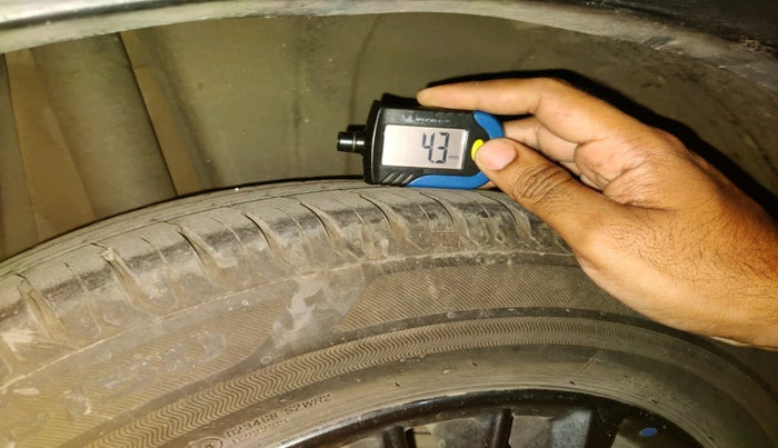 2020 Maruti XL6 ZETA AT, Petrol, Automatic, 27,120 km, tyre