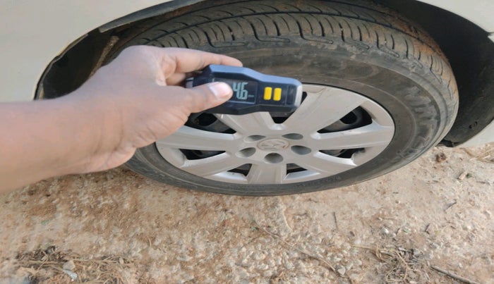 2011 Volkswagen Polo TRENDLINE 1.2L DIESEL, Diesel, Manual, 1,09,895 km, tyre