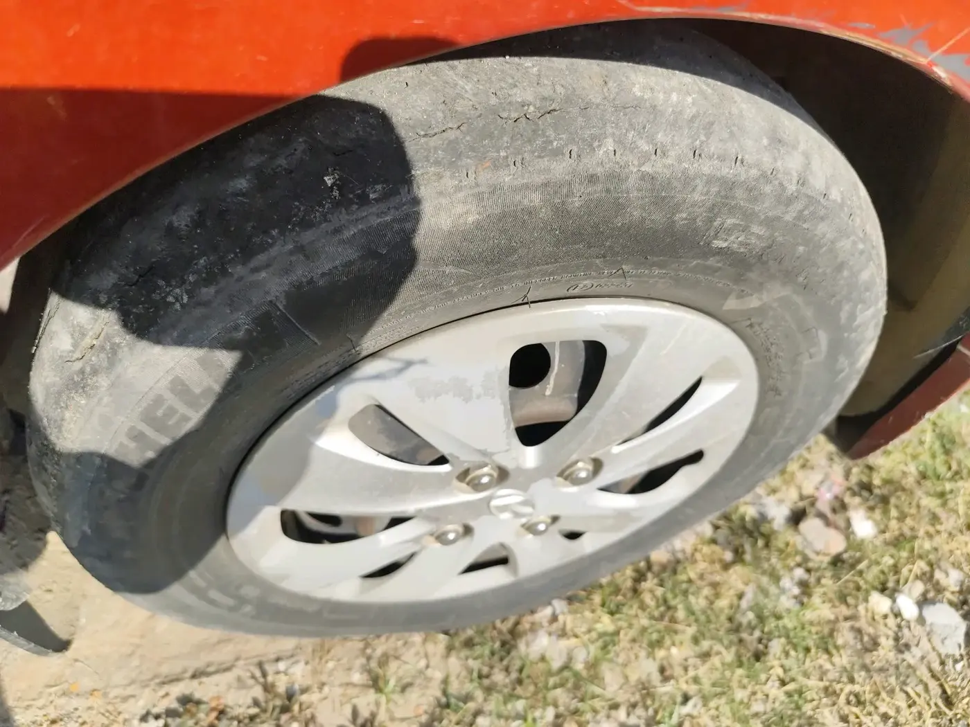 2012 Hyundai i10 MAGNA 1.2, CNG, Manual, 85,500 km, tyre