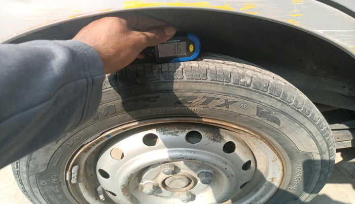 2013 Maruti Wagon R 1.0 LXI CNG, Petrol, Manual, 1,31,586 km, tyre