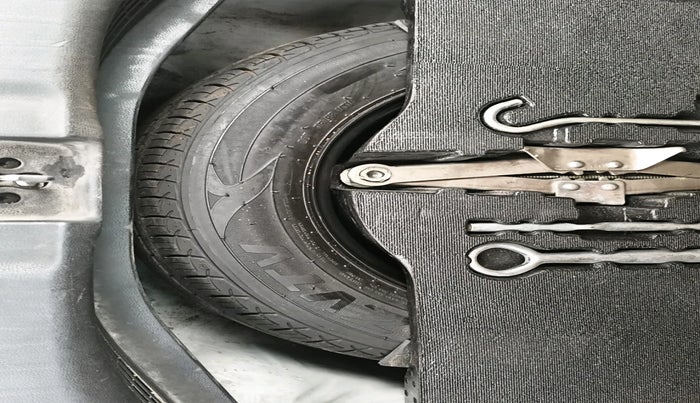 2021 Honda Jazz 1.2L I-VTEC ZX CVT, Petrol, Automatic, 1,24,144 km, tyre