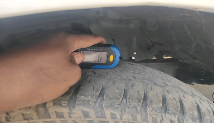 2011 Mahindra Xylo E8 ABS AIRBAG BS-III, Diesel, Manual, 1,42,378 km, tyre