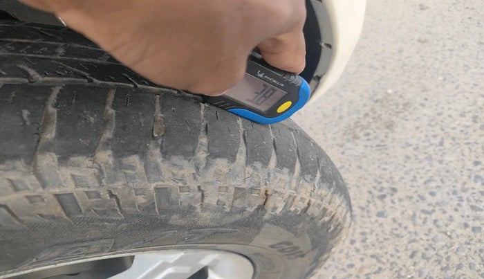 2011 Mahindra Xylo E8 ABS AIRBAG BS-III, Diesel, Manual, 1,42,378 km, tyre